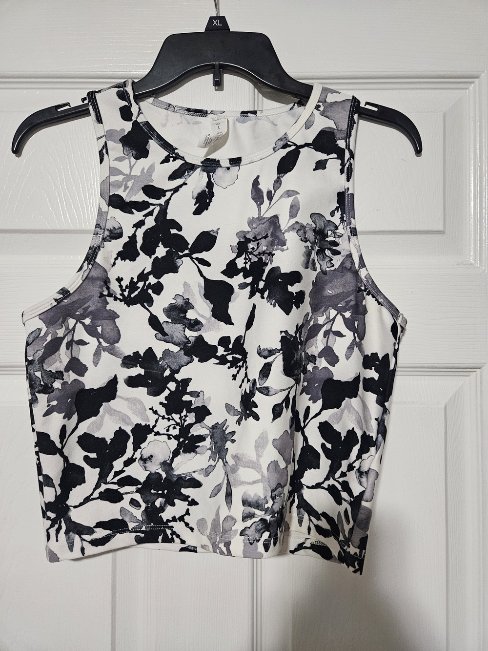 Balance Collection Black & White Floral Crop Top Size L